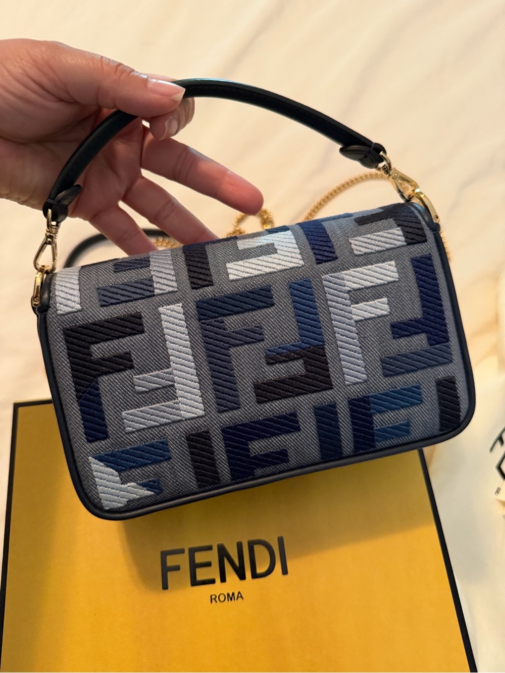 Fendi Navy denim mini baguette - Picture 2 of 12